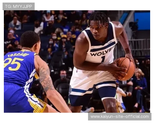 爱德华兹中距离跳投挑战算法 反叛球风赢得球迷青睐